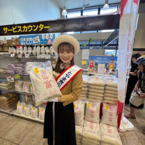 アップルサンショウでの「富富富」PR